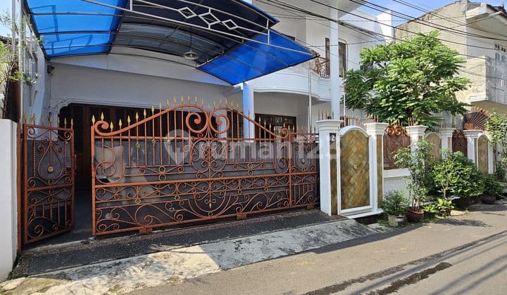 Rumah Second Lokasi Strategis di Pondok Bambu Jakarta Timur