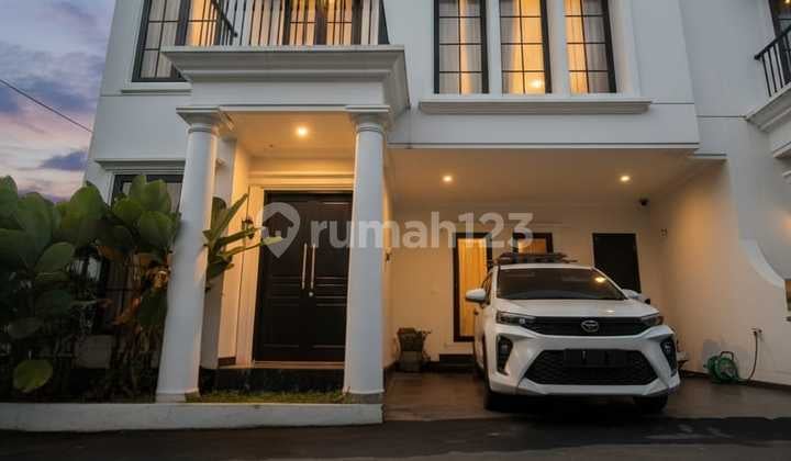 Rumah Classic Dalam Town House di Setu Bambu Apus Cipayung