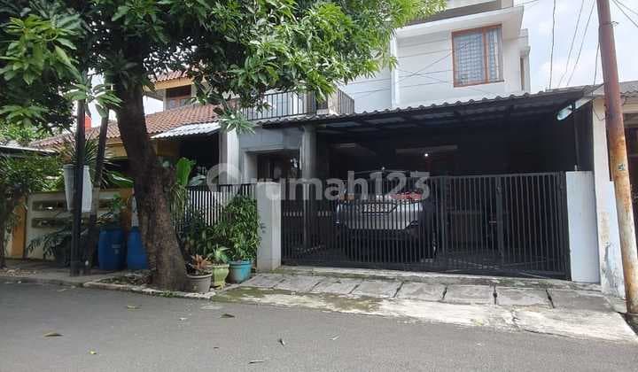 Rumah Secondary Dalam Komplek Di Duren Sawit Jakarta Timur.