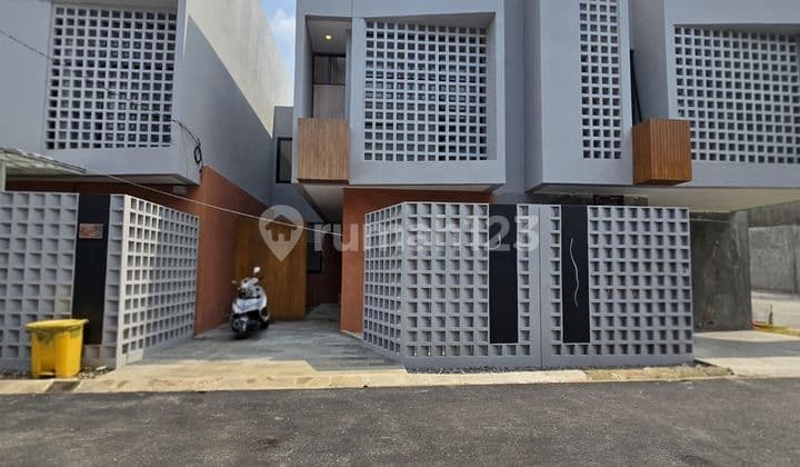 Rumah Baru Dalam Cluster di Komplek Billy Moon Pondok Kelapa