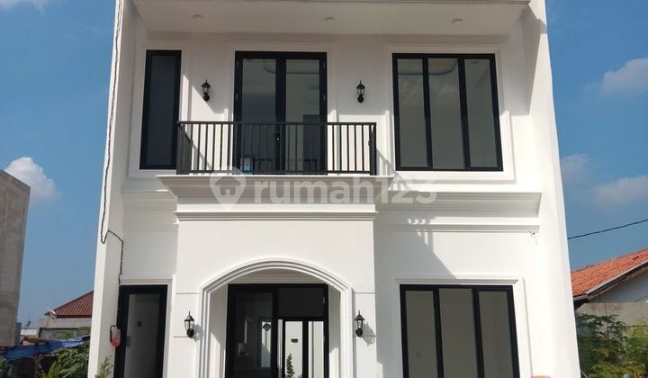 Rumah Design Classic Modern Dalam Komplek Dekat Pondok Kelapa