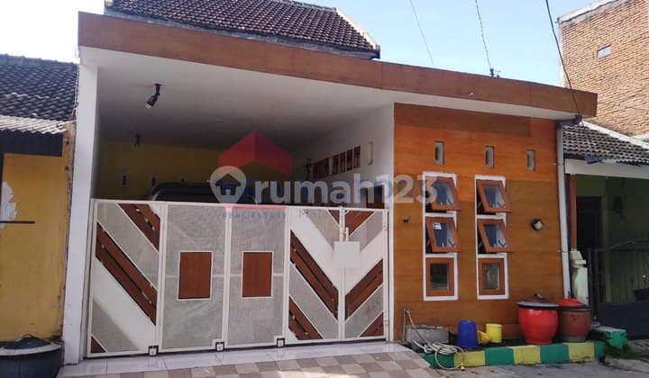 Rumah Cantik Dan Bagus Dalam Kondisi Terawat, Terletak di Lokasi Yang Strategis, Dekat Dengan Kampus Terbuka Ut , Dan Perkantoran Terpadu