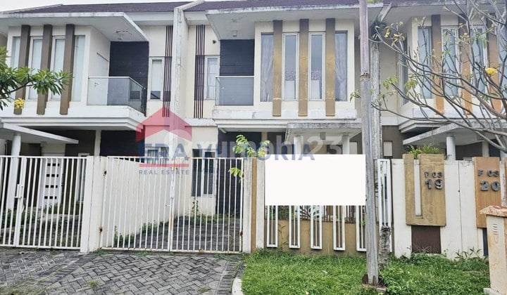 Dijual Rumah 2 Lantai Dalam Kondisi Bagus, Terawat, Dan Fully Furnish, Terletak di Sebuah Perumahan Dengan Suasana Nyaman, Aman Dan Dekat Dengan Pintu Tol Purwodadi, Lawang
