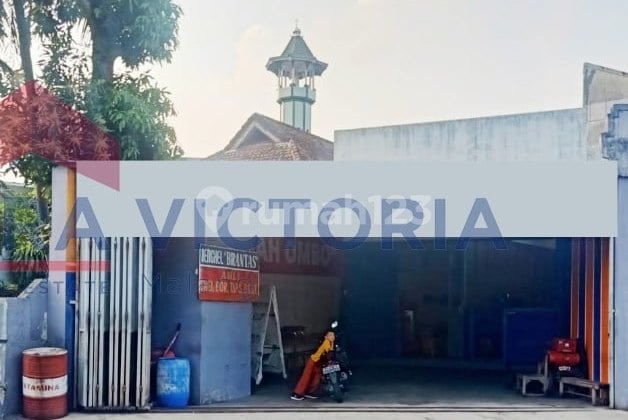 For Sale: Well-Maintained Single-Story Multipurpose Shop House, Strategically Located in the Center of Malang City, Close to Klojen Market and Malang City Station.