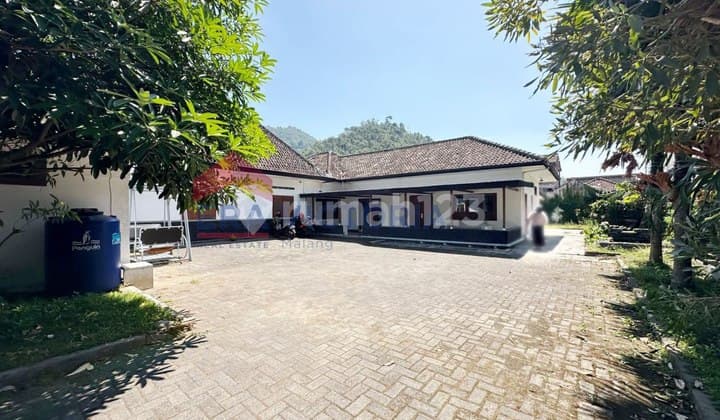 Dijual Villa Fully Furnished Bagus, Terawat, Luas Terletak di Lokasi Yang Strategis di Batu Malang Dekat Dengan Jatim Park 1