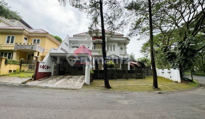 Rumah Besar Hook Siap huni di Perumahan Elit, dekat Sekolah Bina Bangsa Kota Malang