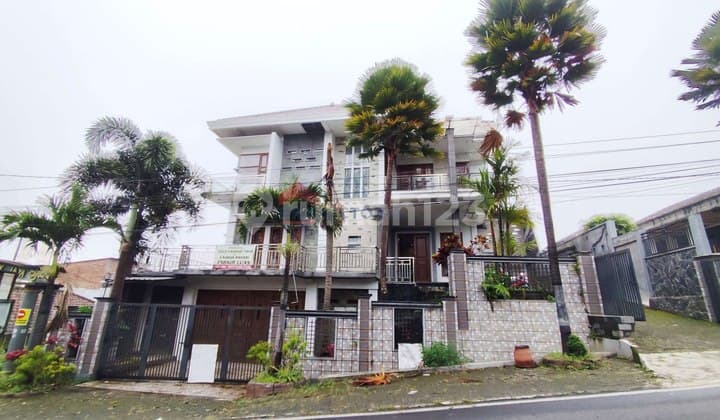 Villa siap huni di daerah Batu, memiliki view yang indah pengunungan Dekat Wisata Petik Buah Cocok untuk Penginapan, Tempat Tinggal