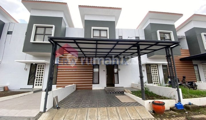 Rumah Minimalis Siap Huni Bagus di Dalam Cluster Baru di Singosari, Dekat Tol Singosari