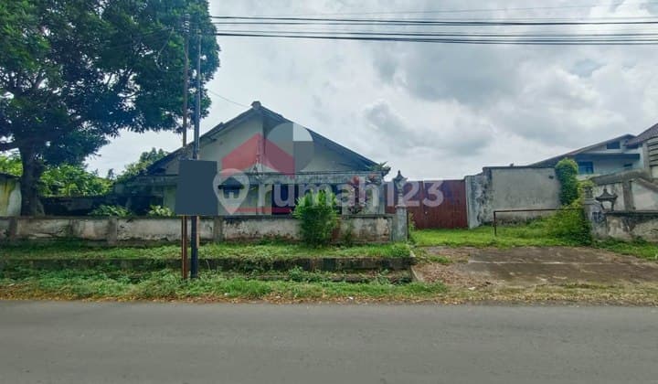 Old Land and Building in Lawang has quick access to the Lawang toll road, suitable for a warehouse in Malang City.