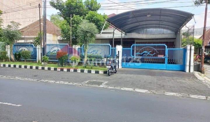 Rumah Lahan Luas Siap Huni SHM di Tengah Kota, Sangat Strategis Dekat Gereja Katedral, Mog Kota Malang