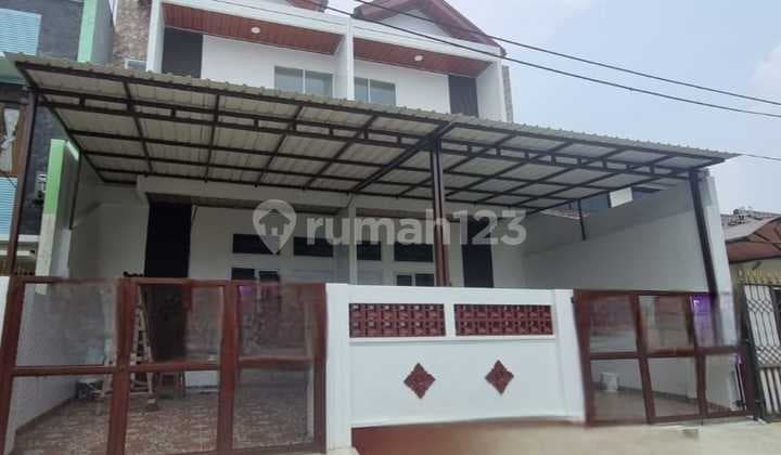Dijual Rumah 2 Lantai di Harapan Indah 1, Bekasi