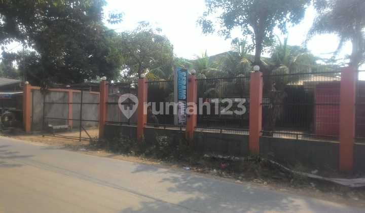 Ex-Futsal Field Warehouse with Container Access in Setu Bekasi