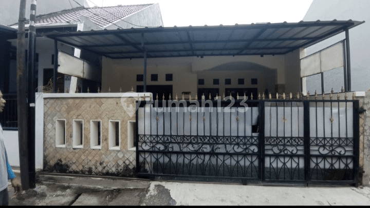 Rumah Bebas Bajjir Dekat dengan Kampus di Duren Sawit