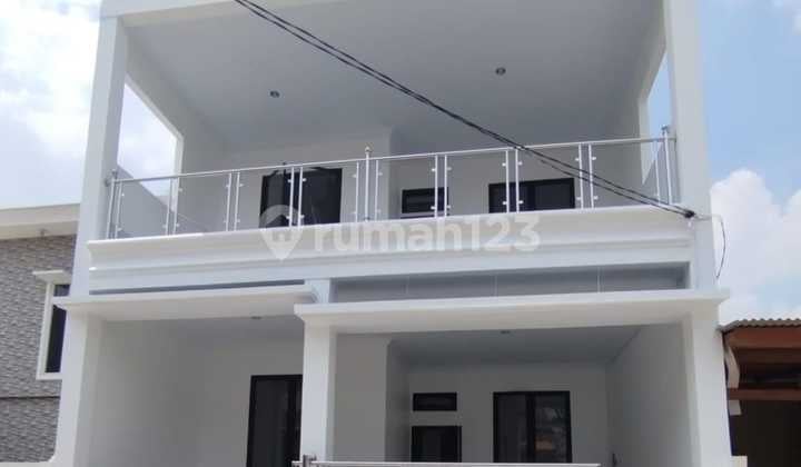 Rumah Putih 2 Lantai, Luas 135 Meter ,Kota Harapan Indah Bekasi