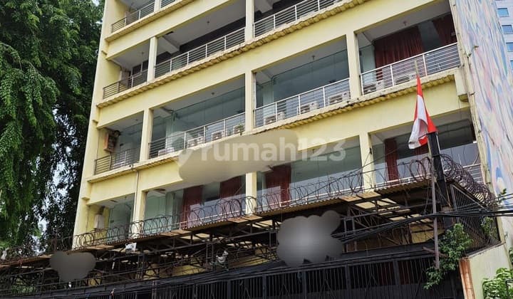 16 Width Building in Cempaka Putih, Central Jakarta