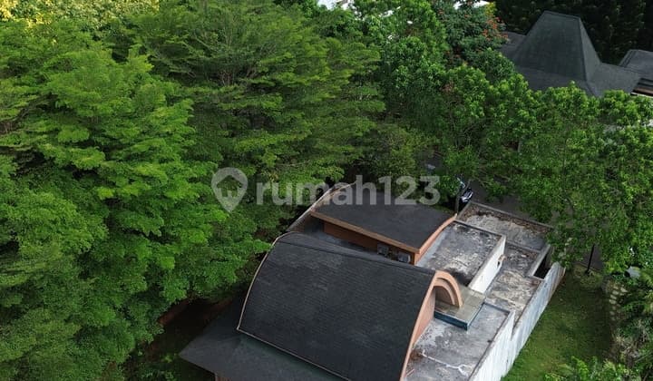 Villa Mewah Dengan Desain Modern Di Puncak Bogor