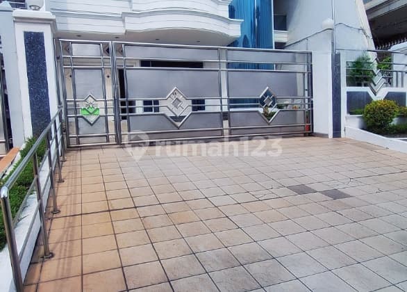 Rumah Dekat Pelabuhan di Pluit Kencana Jakarta Utara