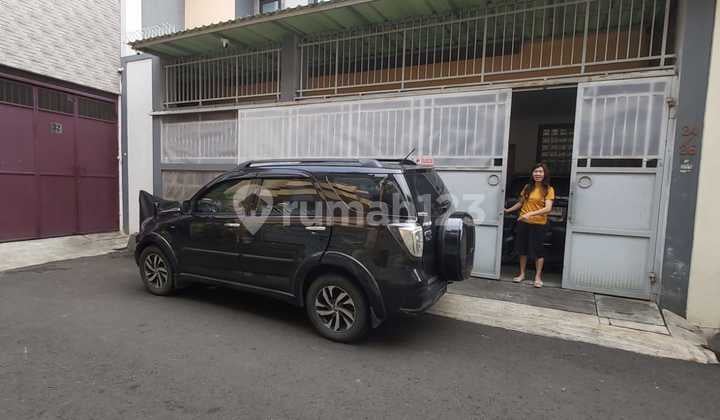 Rumah Murah 3Lt di Jl Tanah Sereal,Tambora,Jakbar