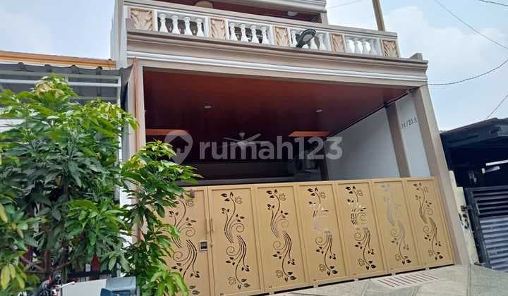 Di Jual Rumah Murah 2 Lantai Free Kolam Renang di Vida Bekasi