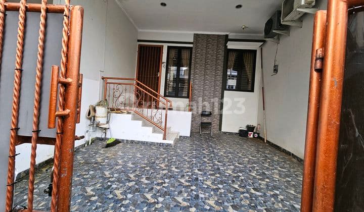 Disewakan Rmh Klp Gdg Bcs, Rmh Baru Siap Huni, 1Th 65Jt Nego 5X15, 2Lt ,3 Ac, 1 Water Hater, 3 Sanyo,1 Penyedot Kompor, Kichenset,Meja Mkn Kaca, Bangku, Lemari Baju Ada Kaca, Meja Tv ,Jendela Tralis Ada Hordeng,2 Pintu Kawat,Sdh Tinggi 1.25Cmtdk Bajir.t.p