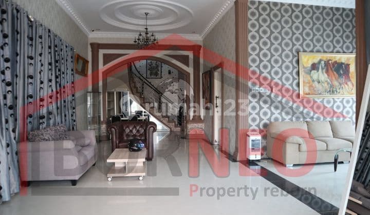 Hunian Mewah 3 Lantai dan Sangat Nyaman di Kota Balikpapan