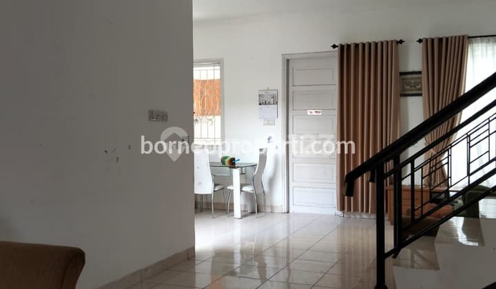 Rumah Sewa Cantik 2 Lantai di Balikpapan Baru