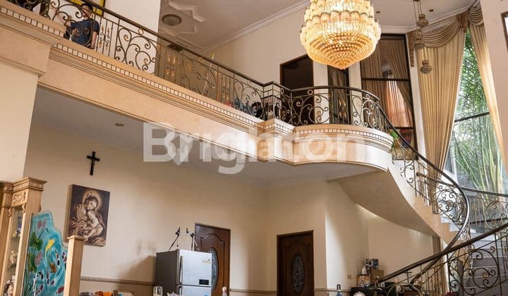 RUMAH MEWAH SIAP HUNI