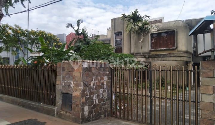 For Sale Commercial House Raya Darmo, Surabaya
