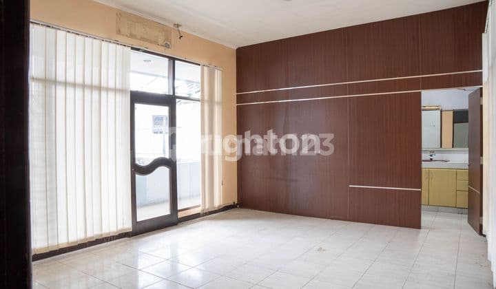 RUMAH USAHA STRATEGIS DEKAT PLAZA MARINA