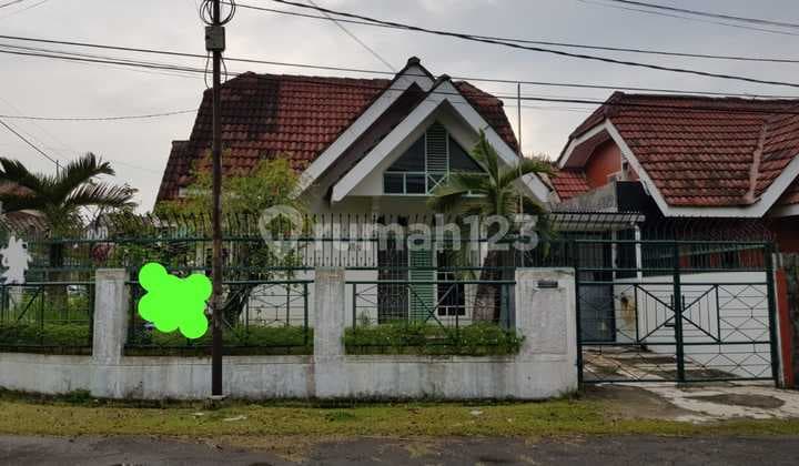 Dijual Rumah Hook Griya Loka BSD