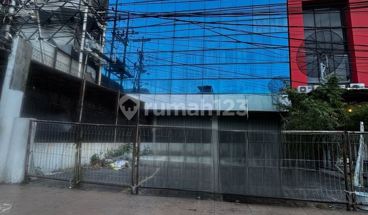 Bangunan Komersil 3 Lantai Bagus di Jl Kayoon Lokasi Strategis Bangunan Komersil 3 Lantai Bagus di Jl Kayoon Lokasi Strategis