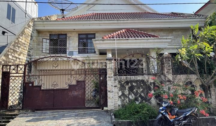 Rumah 2 Lantai Bagus SHM di Simpang Darmo Permai