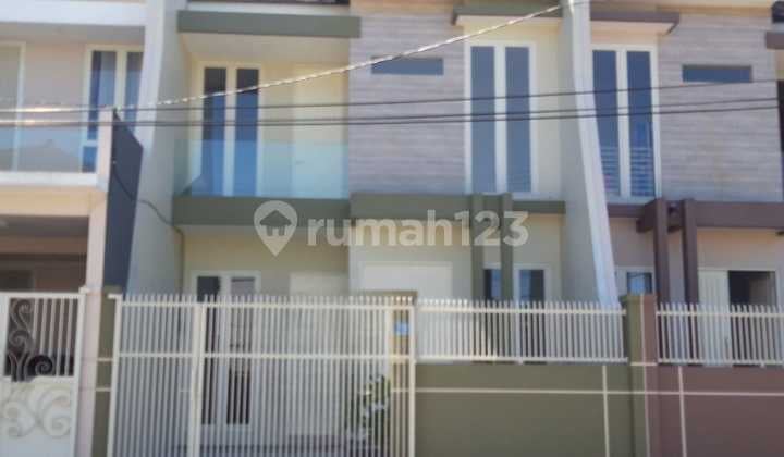 Rumah 2 Lantai Baru SHM di Gayungsari Barat Siap Huni Rumah 2 Lantai Baru SHM di Gayungsari Barat Siap Huni