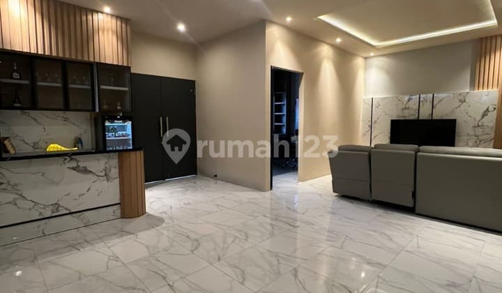 Rumah 2 Lantai Bagus SHM di Manyar Kartika Siap Huni