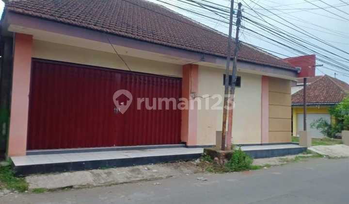 Rumah Bagus Furnished di Raya Kedensari Tanggulangin
