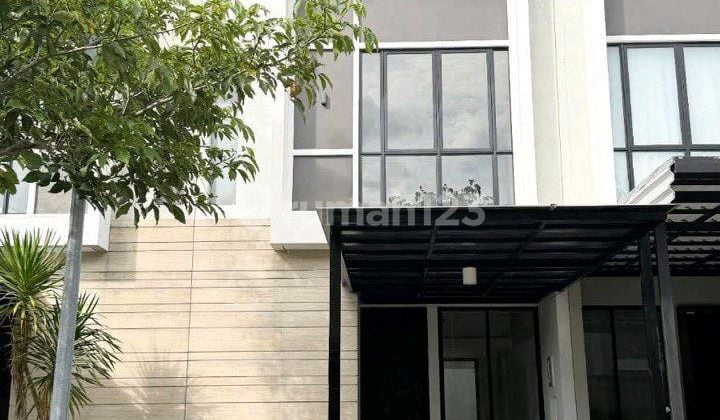 Dijual Rumah Full Renovasi, 2 Lantai. Citraland Surabaya Kota