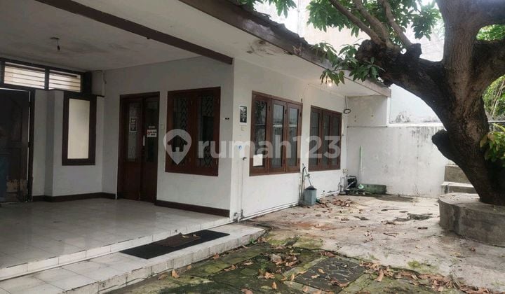For Rent: House. Central Surabaya City. Surabaya City.
