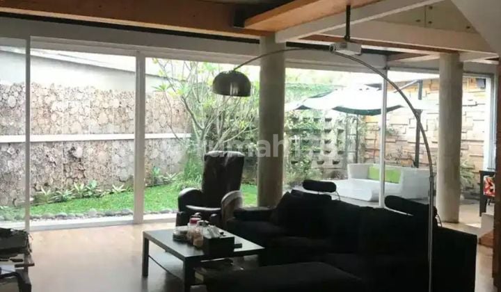 Jual Rumah Siap Huni Surya Sumantri 318m2 Shm