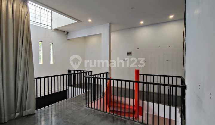 Comfortable Minimalist 2-Storey House in Turangga Area