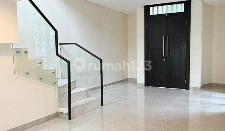 New Minimalist Building House in Amalie Residence