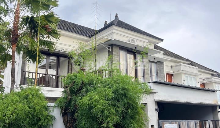Disewakan Rumah Fully Furnished + Kolam Renang di Munggu