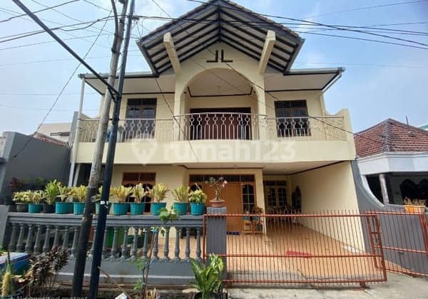 For Sale Quick 6 Bedroom House @ Cempaka Putih Timur. 2 Floors