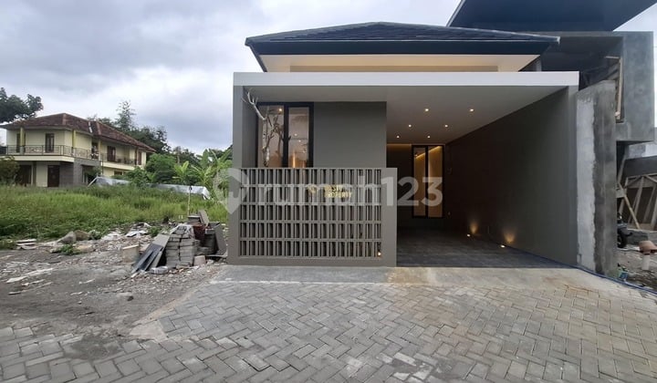 Rumah Siap Huni, Desain Modern, 3 Menit Dari Pasar Gentan