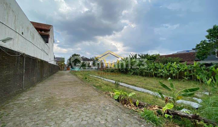 Tanah Luas Depan Pasar Stan Maguwoharjo Sleman