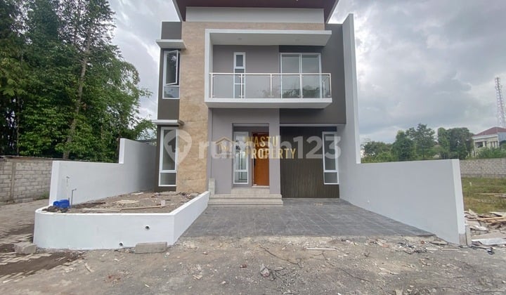 Rumah Mewah 2 Lantai Dekat Kampus Uii Kaliurang