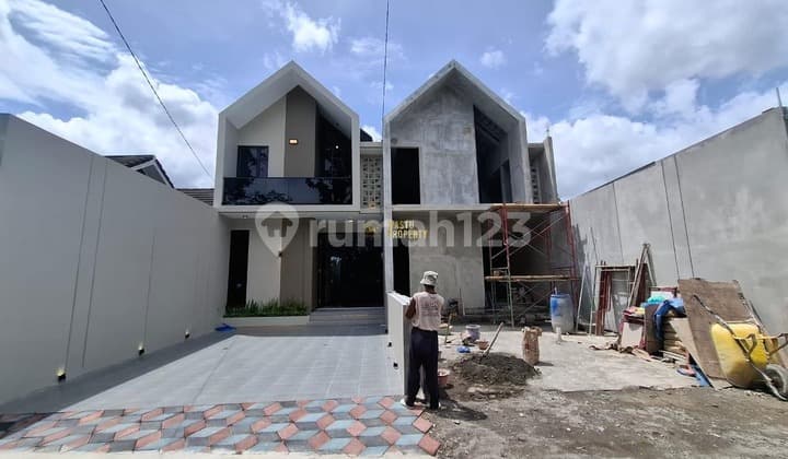 Rumah Cantik Full Furnished, Dekat Pasar Gentan, Ngemplak