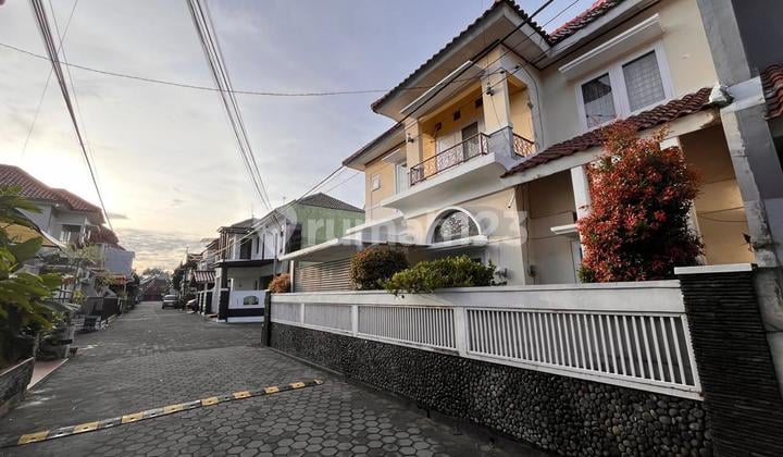 Rumah 2 Lantai Posisi Hook Strategis Dekat Hotel Hyatt