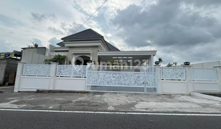 Villa Cantik Akses Mudah 400 Meter ke Pasar Jangkang
