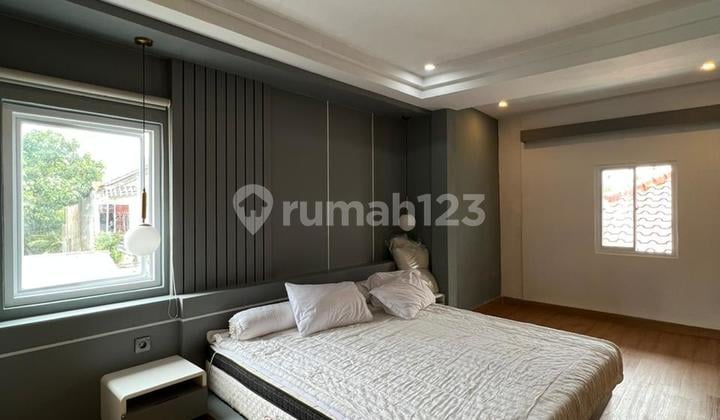 Dijual Rumah Komplek Lebak Bulus Jakarta Selatan 5+1 Bedroom