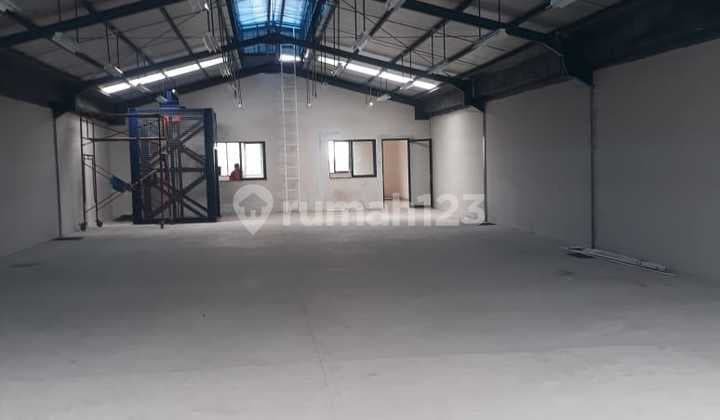 For Rent Warehouse 1,100 m2 4 Floors Ready to use & Strategic Location